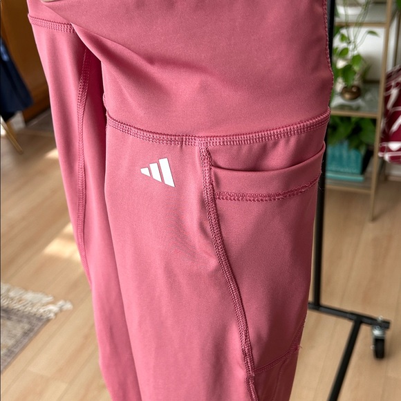 Women’s Adidas Leggings. Size Medium. 23” inseam. - Picture 4 of 4
